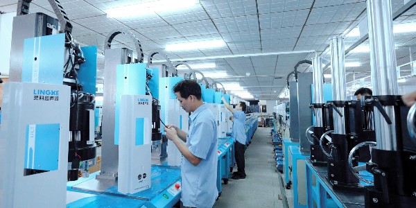 靈科超聲波組裝流水線