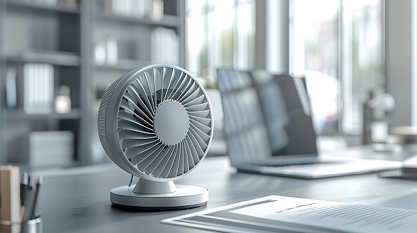 千庫網(wǎng)_夏天辦公桌上的小風扇照片_攝影圖編號20641408