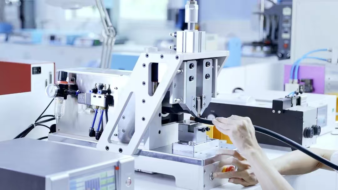 超聲波焊接機在遮陽板焊接中的應(yīng)用及優(yōu)勢