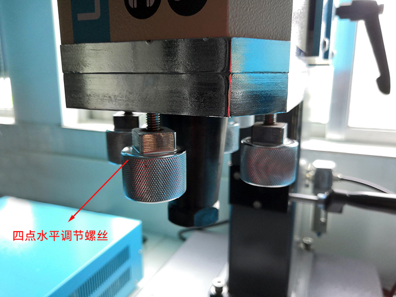 超聲波焊接機細(xì)節(jié)-四點水平螺絲調(diào)節(jié)